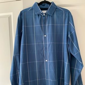 Men’s XL “Trim Fit” Mizzen+Main performance button down shirt.